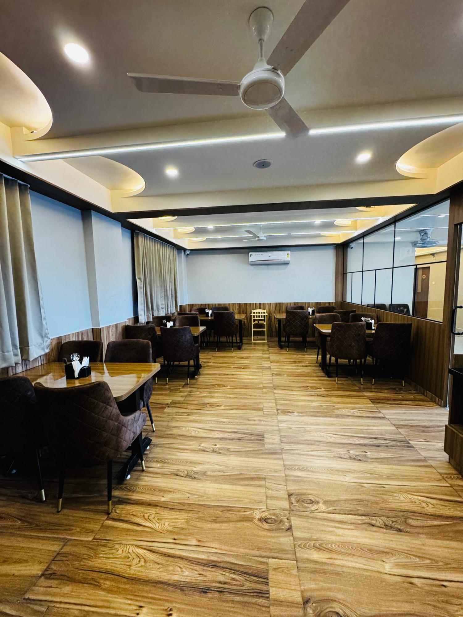 Hotel Fun N Food Bhuj Exterior foto